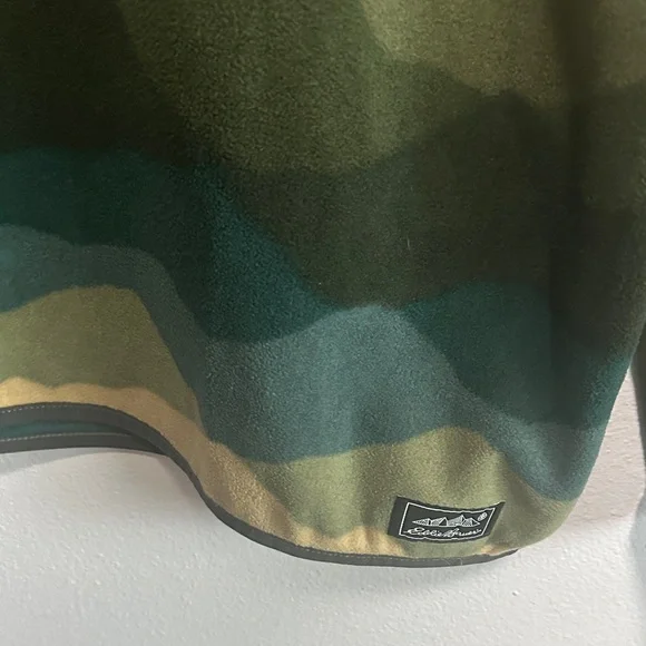 Eddie Bauer Green Layered Wave Crewneck - Picture 5 of 8